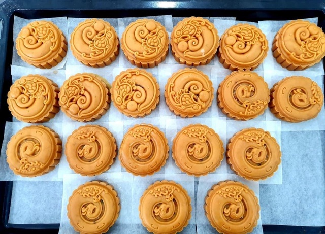 Kinh doanh bánh Trung thu handmade: Giới trẻ bội thu từ nghề tay trái - 1 Kinh doanh bánh Trung thu handmade: Giới trẻ bội thu từ nghề tay trái - 1