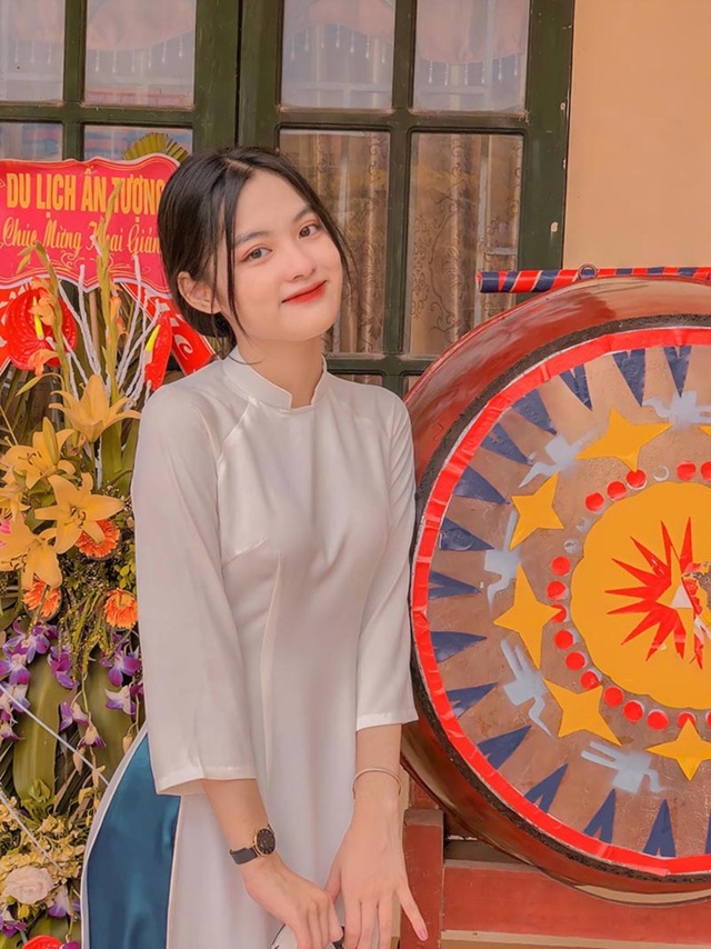 Dàn hot girl học đường “xinh như hoa” đón chào năm học mới - 3 Dàn hot girl học đường “xinh như hoa” đón chào năm học mới - 3
