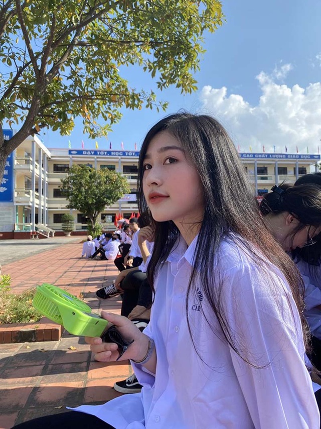 Dàn hot girl học đường “xinh như hoa” đón chào năm học mới - 7 Dàn hot girl học đường “xinh như hoa” đón chào năm học mới - 7