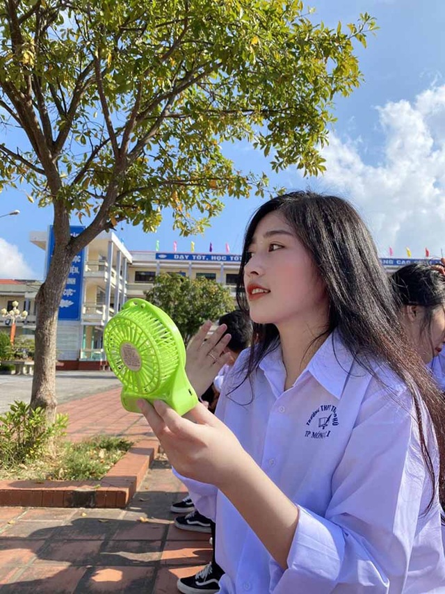 Dàn hot girl học đường “xinh như hoa” đón chào năm học mới - 8 Dàn hot girl học đường “xinh như hoa” đón chào năm học mới - 8