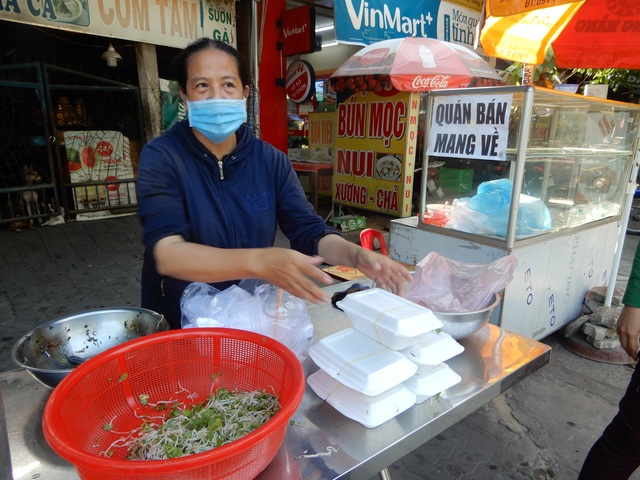 Da Nang: Stores opened simultaneously on day one, loosening quarantine - 1