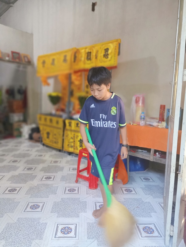 Cha mẹ tử nạn trước năm học mới, 3 học sinh lỡ hẹn ngày khai giảng - 7 Cha mẹ tử nạn trước năm học mới, 3 học sinh lỡ hẹn ngày khai giảng - 7