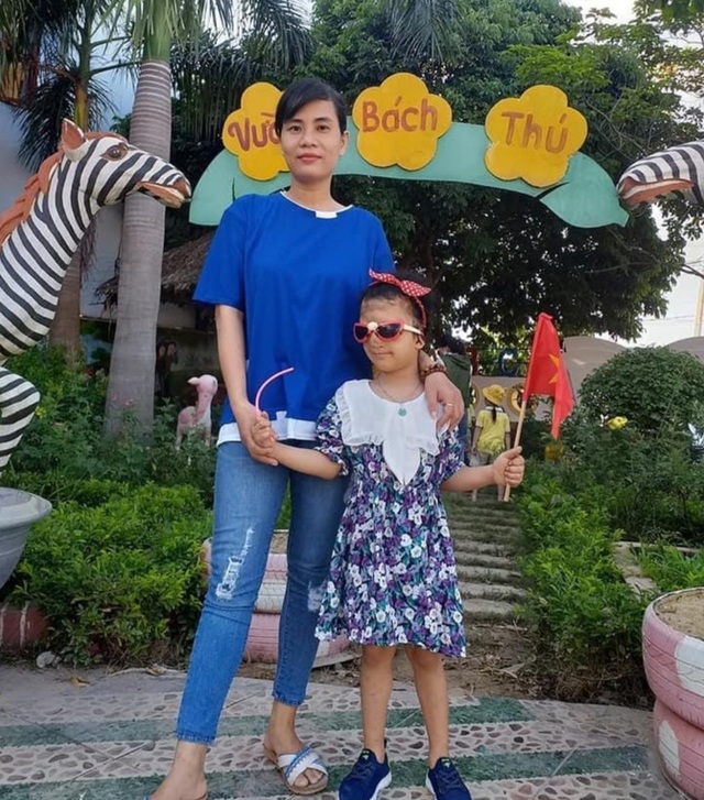 Cô bé có khuôn mặt biến dạng náo nức lần đầu dự lễ khai giảng - 4 Cô bé có khuôn mặt biến dạng náo nức lần đầu dự lễ khai giảng - 4