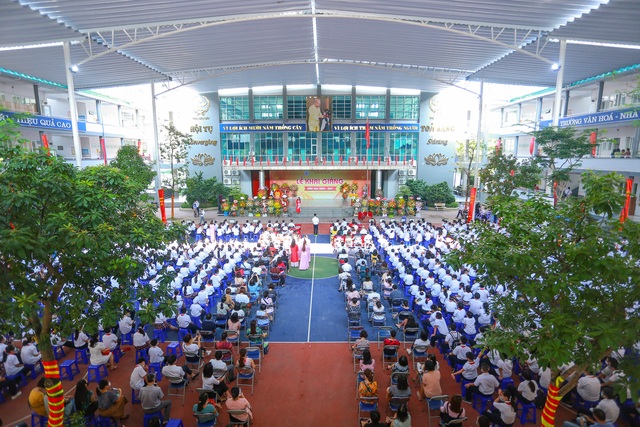 Lễ khai giảng đáng nhớ của ngôi trường có 80% học sinh đỗ chuyên cấp 3 - 1 Lễ khai giảng đáng nhớ của ngôi trường có 80% học sinh đỗ chuyên cấp 3 - 1