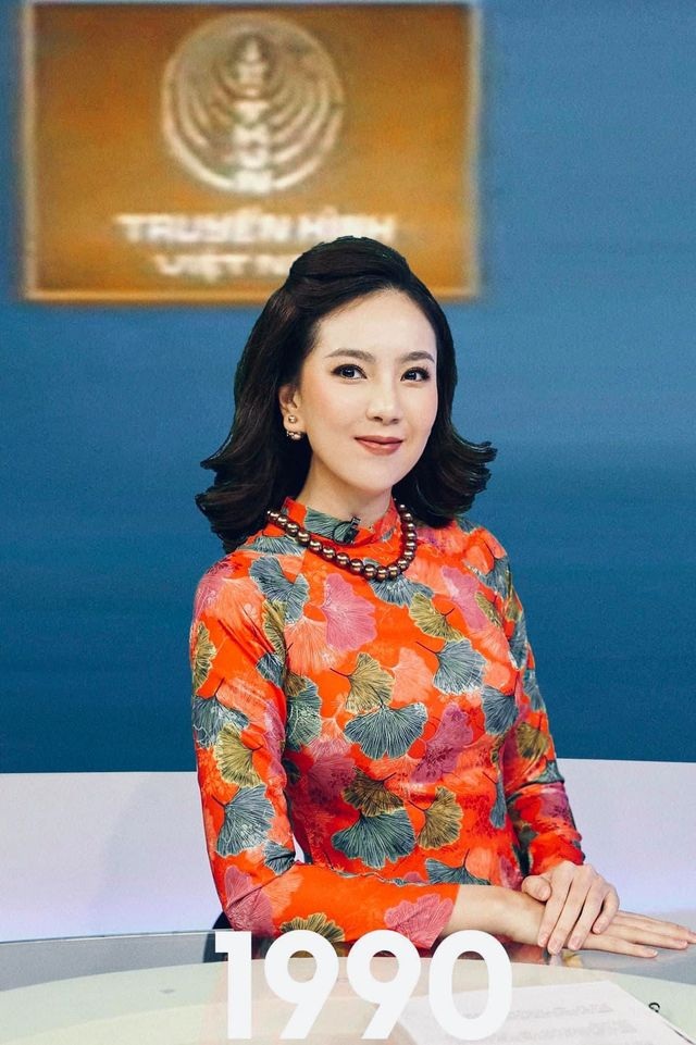 BTV Mai Ngọc được khen giống NSƯT Kim Tiến khi tái hiện MC Thời sự 50 năm - 1 BTV Mai Ngọc được khen giống NSƯT Kim Tiến khi tái hiện MC Thời sự 50 năm - 1