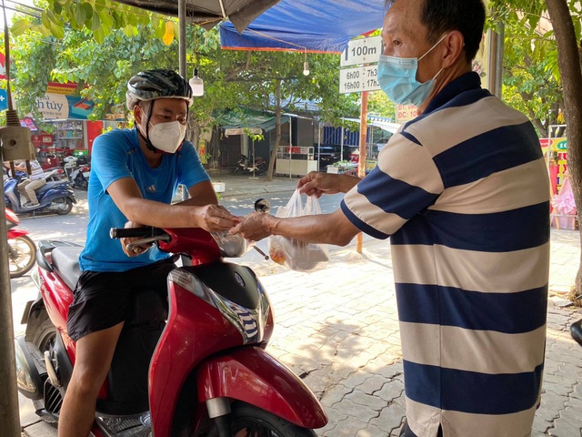 Da Nang: Stores simultaneously opened on day one, loosening quarantine - 3