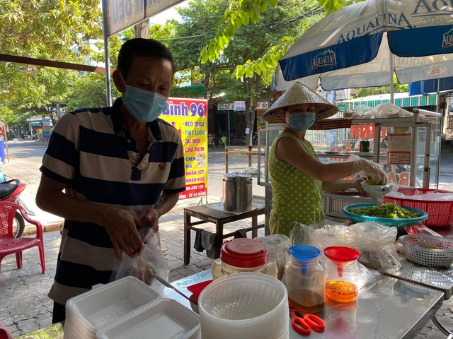 Da Nang: Stores opened simultaneously on day one, loosening quarantine - 5