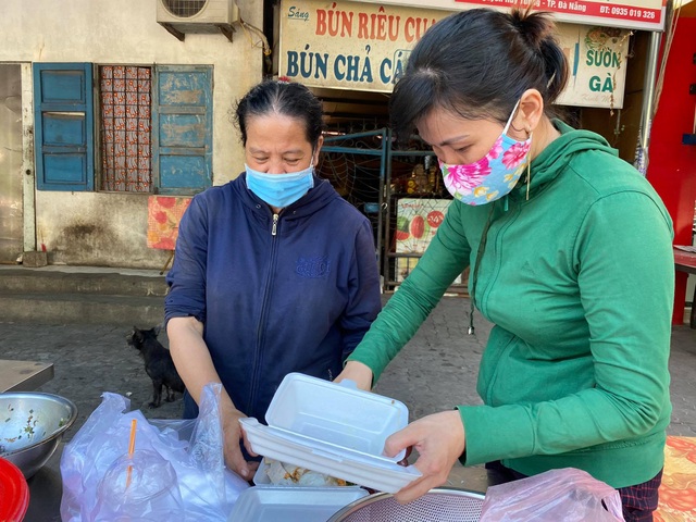 Da Nang: Stores opened simultaneously on the first day of loosening quarantine - 2