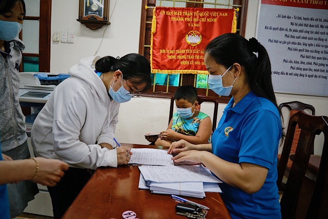 TPHCM: Trao 168 suất học bổng cho con em lao động nghèo - 6 TPHCM: Trao 168 suất học bổng cho con em lao động nghèo - 6