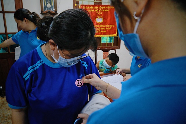 TPHCM: Trao 168 suất học bổng cho con em lao động nghèo - 5 TPHCM: Trao 168 suất học bổng cho con em lao động nghèo - 5