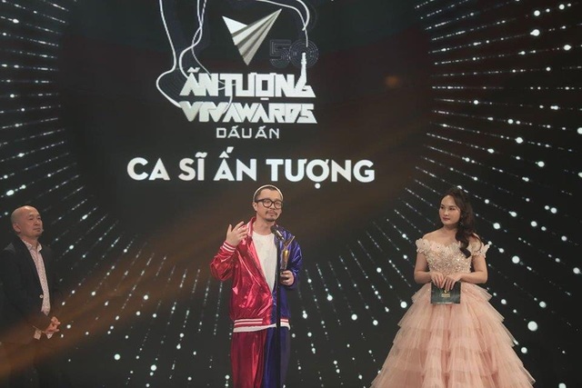 Hong Diem and Xuan Nghi were thrilled when they won the Awesome Actor award for the first time - 11