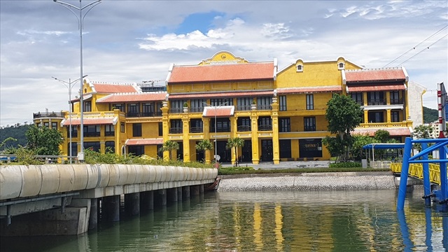 Mất việc vì Covid-19: Đầu bếp du thuyền hạng sang đi bán gà dạo - 3