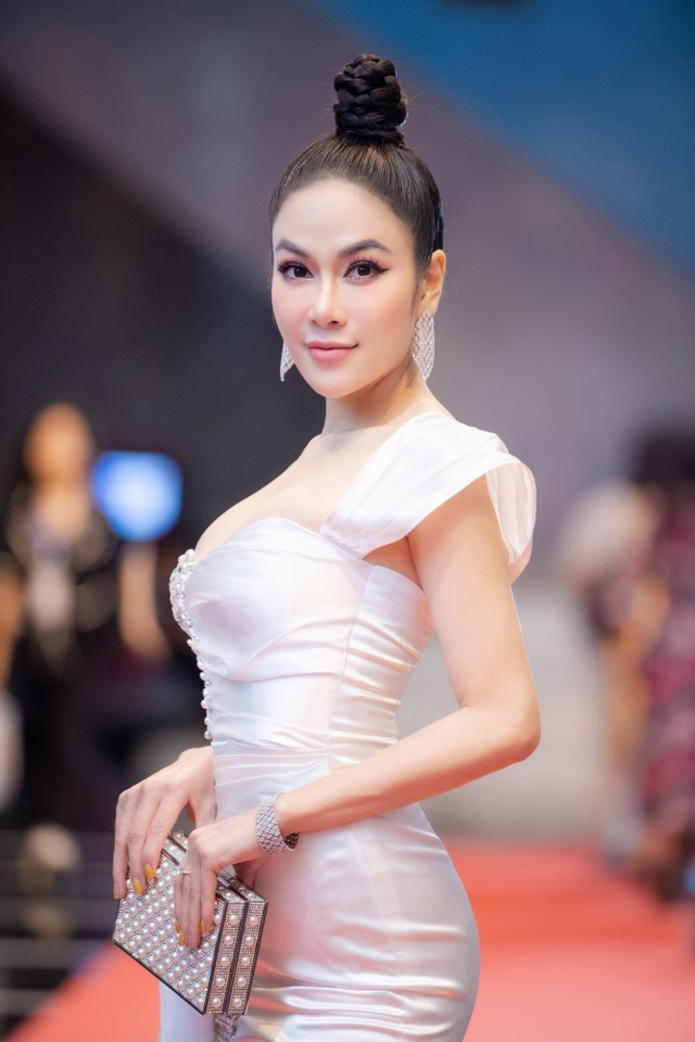 Hoa hậu Áo dài Tuyết Nga tiết lộ bất ngờ về Xuân Bắc, Hồng Diễm - 12 Hoa hậu Áo dài Tuyết Nga tiết lộ bất ngờ về Xuân Bắc, Hồng Diễm - 12