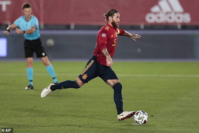 Sergio Ramos và Fati tỏa sáng, Tây Ban Nha thắng đậm Ukraine - 4 Sergio Ramos và Fati tỏa sáng, Tây Ban Nha thắng đậm Ukraine - 4