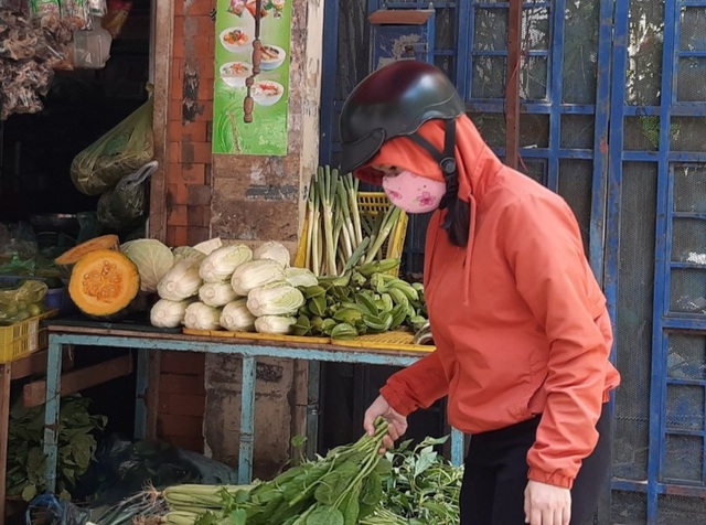 Mùa khó, sinh viên xa nhà ăn cơm 10.000 đồng, tận dụng thức ăn thừa... - 4