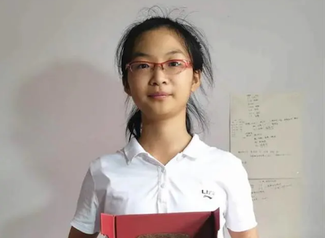 Nữ sinh 15 tuổi xuất sắc trở thành tân sinh viên Đại học Bắc Kinh - 1 Nữ sinh 15 tuổi xuất sắc trở thành tân sinh viên Đại học Bắc Kinh - 1