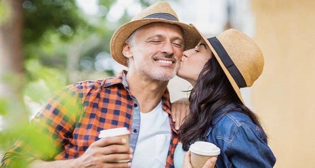 Vì sao phụ nữ thích đàn ông lớn tuổi hơn? - 2 Vì sao phụ nữ thích đàn ông lớn tuổi hơn? - 2