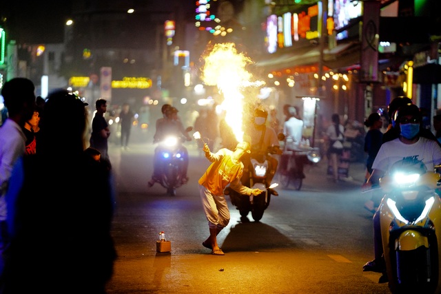 Tay Bui Vien Street opened its doors to wait for visitors after a month of Covid-19-13