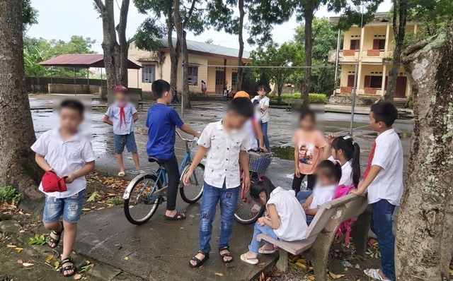 Vụ hàng trăm phụ huynh không cho trẻ đi học: Trưởng Phòng GDĐT nói gì? - 1 Vụ hàng trăm phụ huynh không cho trẻ đi học: Trưởng Phòng GDĐT nói gì? - 1