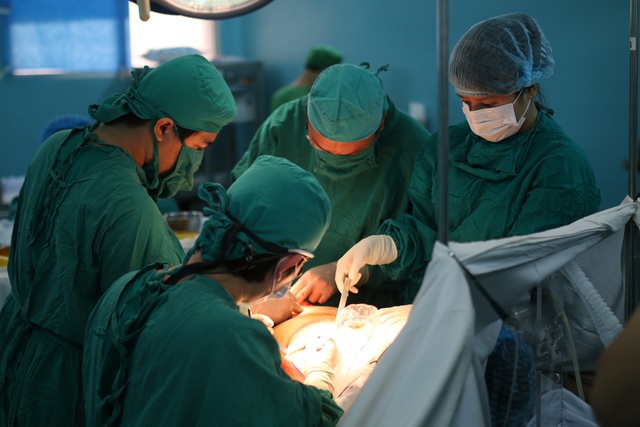Tái tạo “biểu tượng nữ tính” cho bệnh nhân ung thư - 1 Tái tạo “biểu tượng nữ tính” cho bệnh nhân ung thư - 1