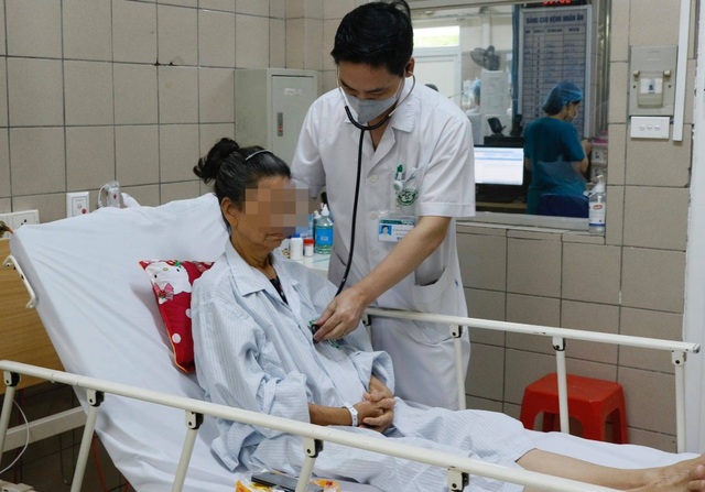 Hà Nội: BV Bạch Mai tiếp nhận 35 người đến khám sau ăn pate Minh Chay - 2 Hà Nội: BV Bạch Mai tiếp nhận 35 người đến khám sau ăn pate Minh Chay - 2