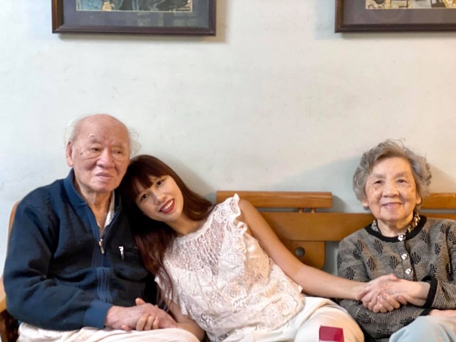 Siêu mẫu Hà Anh: Ông là tình yêu, là ngọn lửa gắn kết gia đình chúng tôi - 1 Siêu mẫu Hà Anh: Ông là tình yêu, là ngọn lửa gắn kết gia đình chúng tôi - 1