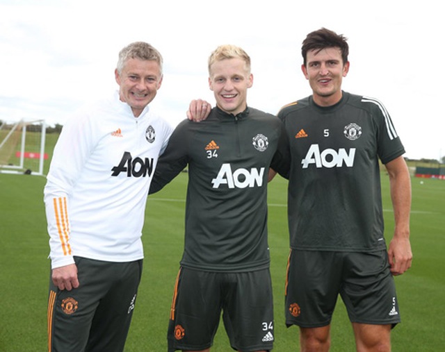Van De Beek tràn đầy hưng phấn trong buổi tập đầu với Man Utd - 3 Van De Beek tràn đầy hưng phấn trong buổi tập đầu với Man Utd - 3