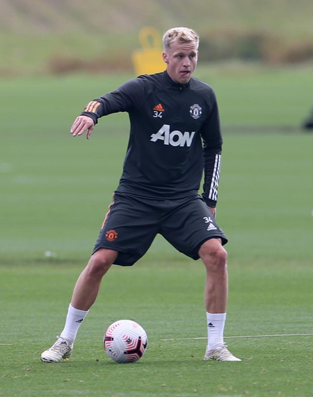 Van De Beek tràn đầy hưng phấn trong buổi tập đầu với Man Utd - 5 Van De Beek tràn đầy hưng phấn trong buổi tập đầu với Man Utd - 5
