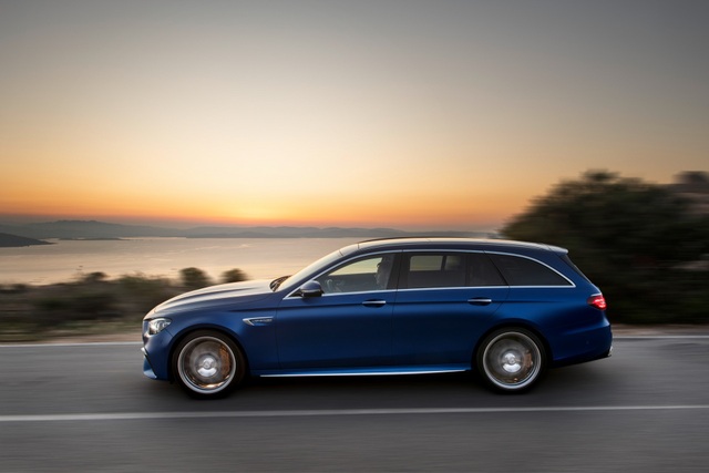 Choáng váng xem bảng giá xe Mercedes E-Class 2021 - 32 Choáng váng xem bảng giá xe Mercedes E-Class 2021 - 32