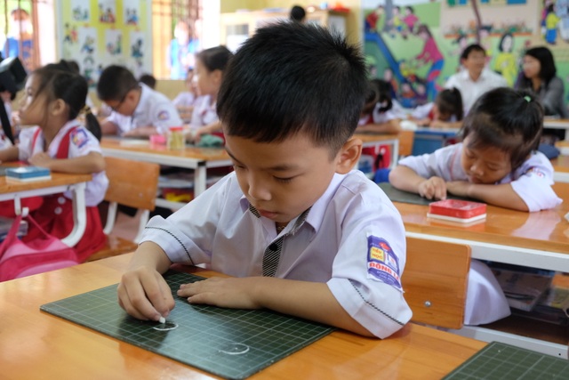 Phụ huynh “bế tắc” khi dạy con học tiếng Việt lớp 1: Bộ GDĐT nói gì? - 3
