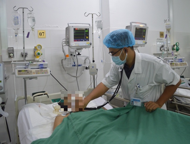 Cần Thơ: Cứu sống bệnh nhân bị hôn mê sâu do ho ra máu sét đánh - 1 Cần Thơ: Cứu sống bệnh nhân bị hôn mê sâu do ho ra máu sét đánh - 1