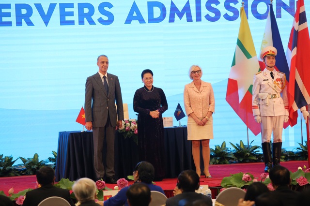 Phó Chủ tịch Quốc hội Việt Nam nhận giải thưởng Cống hiến xuất sắc - 2