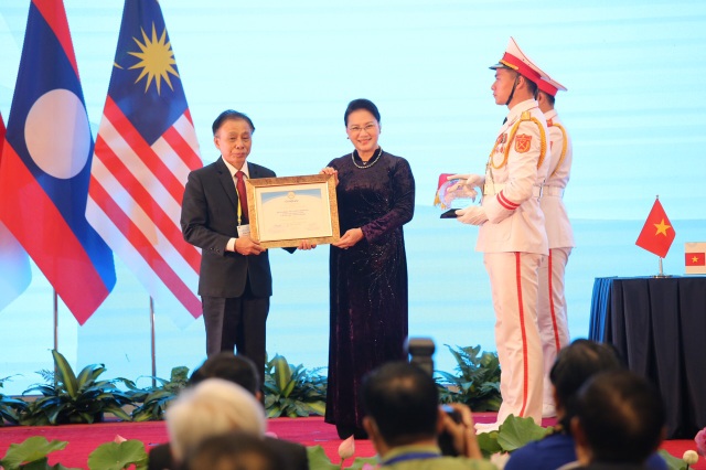 Phó Chủ tịch Quốc hội Việt Nam nhận giải thưởng Cống hiến xuất sắc - 3