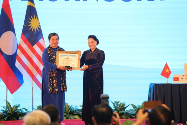 Phó Chủ tịch Quốc hội Việt Nam nhận giải thưởng Cống hiến xuất sắc - 4