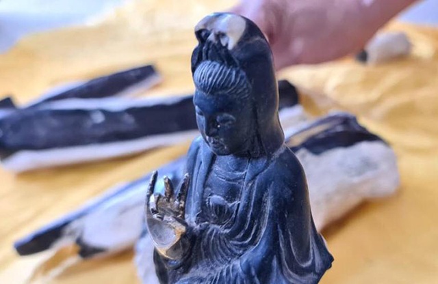 Khối kim cương rừng của anh nông dân Hà Nội, giá triệu đô mà chủ nhân không bán - 10 Khối kim cương rừng của anh nông dân Hà Nội, giá triệu đô mà chủ nhân không bán - 10