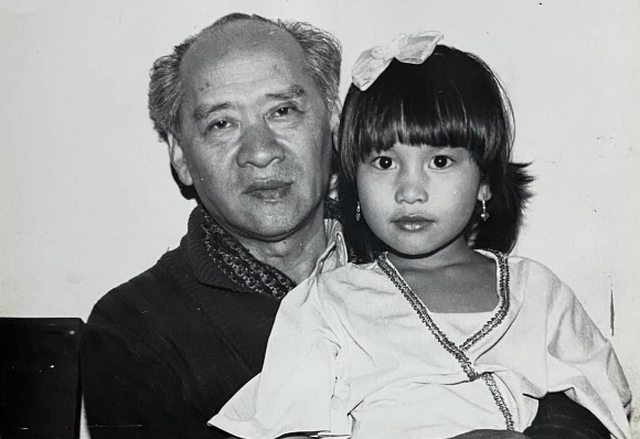 Siêu mẫu Hà Anh: Ông là tình yêu, là ngọn lửa gắn kết gia đình chúng tôi - 3 Siêu mẫu Hà Anh: Ông là tình yêu, là ngọn lửa gắn kết gia đình chúng tôi - 3