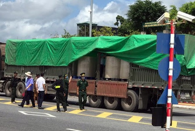 Prevent 2 Container Trucks Disguised As Foreign Gunpowder From Arriving In China - 1