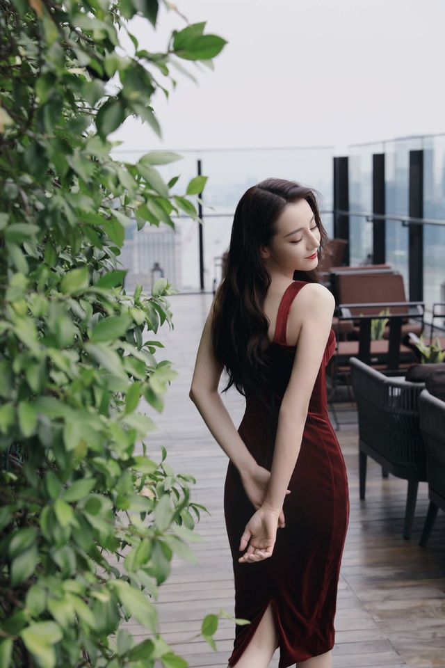 Địch Lệ Nhiệt Ba mặc ngày càng gợi cảm, phóng khoáng - 14 Địch Lệ Nhiệt Ba mặc ngày càng gợi cảm, phóng khoáng - 14