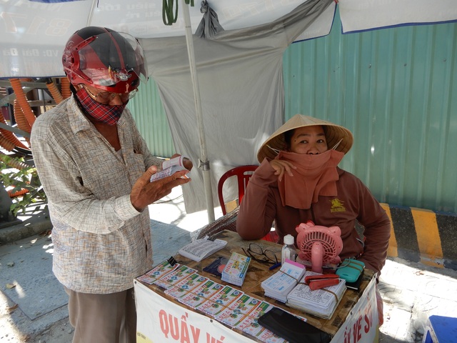 Đà Nẵng: Người lao động vui mừng trở lại công việc sau cách ly xã hội - 3 Đà Nẵng: Người lao động vui mừng trở lại công việc sau cách ly xã hội - 3