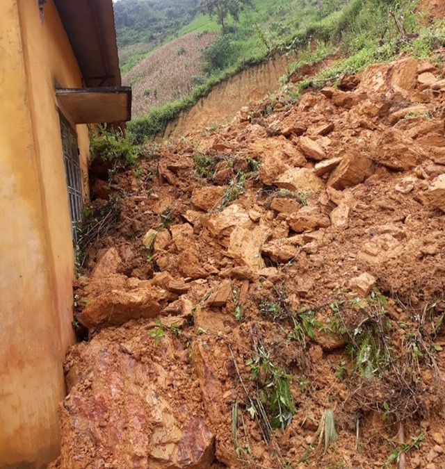 Lao Cai: A landslide at night, a classroom was buried - 3