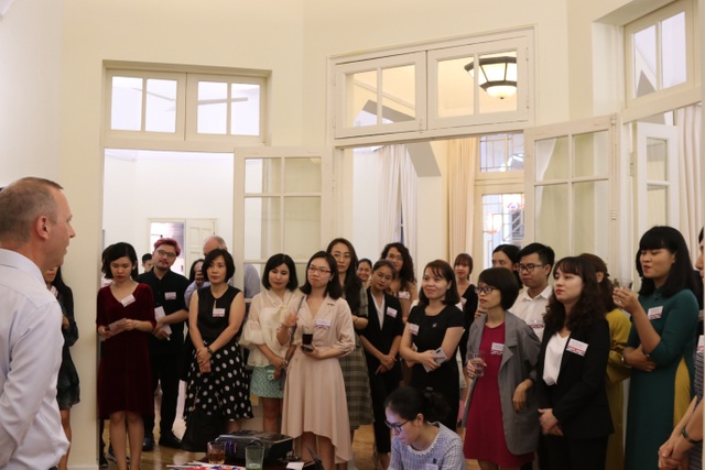 Đại sứ Anh Gareth Ward gặp gỡ 20 học giả Việt giành học bổng Chevening - 1 Đại sứ Anh Gareth Ward gặp gỡ 20 học giả Việt giành học bổng Chevening - 1