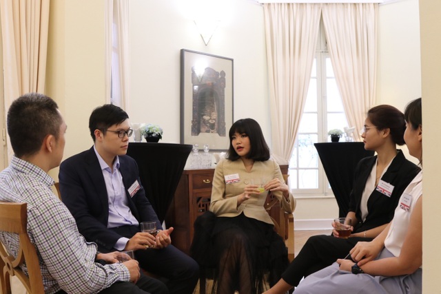 Đại sứ Anh Gareth Ward gặp gỡ 20 học giả Việt giành học bổng Chevening - 3 Đại sứ Anh Gareth Ward gặp gỡ 20 học giả Việt giành học bổng Chevening - 3