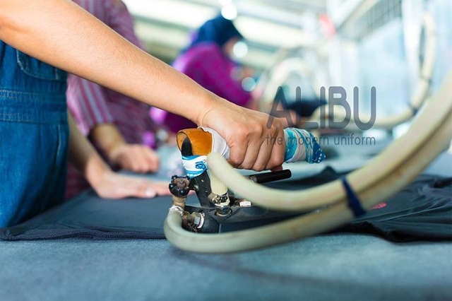 Đồng phục nhà hàng tạo ấn tượng với thực khách từ cái nhìn đầu tiên - 1 Đồng phục nhà hàng tạo ấn tượng với thực khách từ cái nhìn đầu tiên - 1