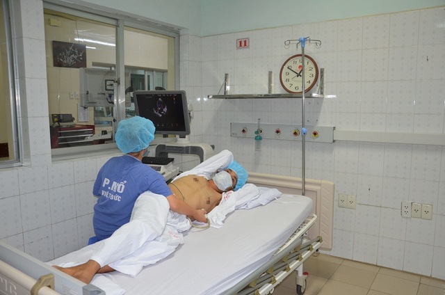 Người phụ nữ nghẹn ngào cầu xin các mạnh thường quân dang tay cứu chồng - 5 Người phụ nữ nghẹn ngào cầu xin các mạnh thường quân dang tay cứu chồng - 5