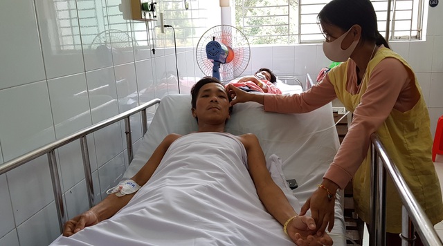 Kỳ tích cứu sống bệnh nhân ôm rắn hổ chúa đi cấp cứu - 3 Kỳ tích cứu sống bệnh nhân ôm rắn hổ chúa đi cấp cứu - 3