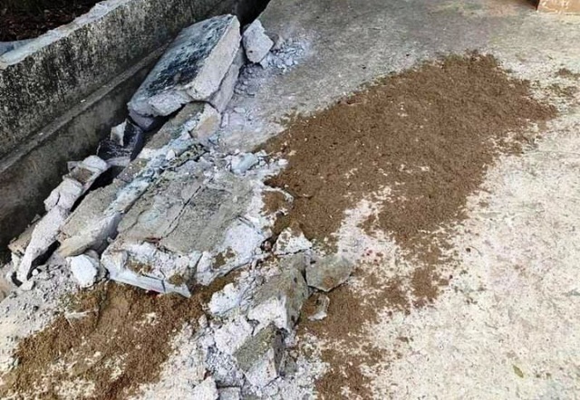 Mới đầu năm học, giật mình với tai nạn đổ cổng trường, quạt trần rơi... - 1 Mới đầu năm học, giật mình với tai nạn đổ cổng trường, quạt trần rơi... - 1