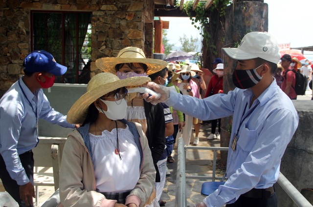 Phú Yên chưa “nới lỏng” y tế đối với du khách đến từ vùng dịch - 4 Phú Yên chưa “nới lỏng” y tế đối với du khách đến từ vùng dịch - 4