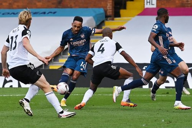 Nhìn lại trận đấu Arsenal nhẹ nhàng đoạt ba điểm từ tay Fulham - 10 Nhìn lại trận đấu Arsenal nhẹ nhàng đoạt ba điểm từ tay Fulham - 10