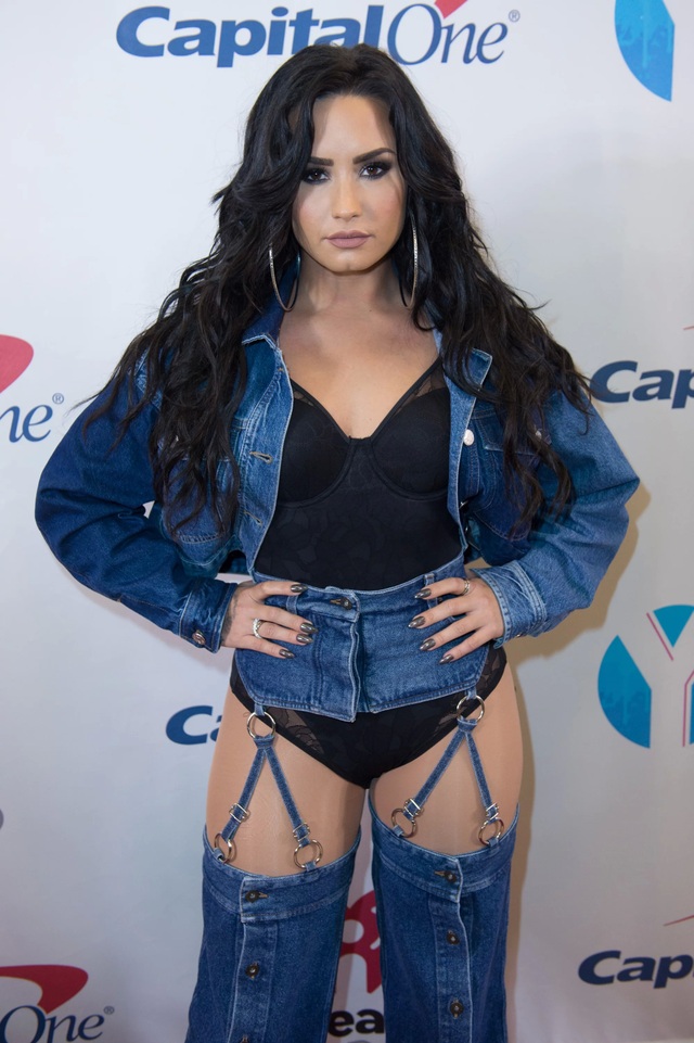 Demi Lovato từng có ý nghĩ tự tử khi mới 7 tuổi - 3 Demi Lovato từng có ý nghĩ tự tử khi mới 7 tuổi - 3