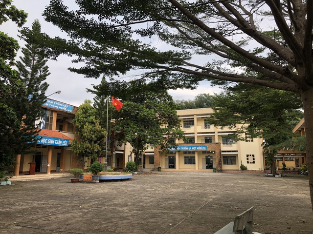 Thầy trò nơm nớp lo sợ khi học tập trong ngôi trường có nguy cơ đổ sập - 1